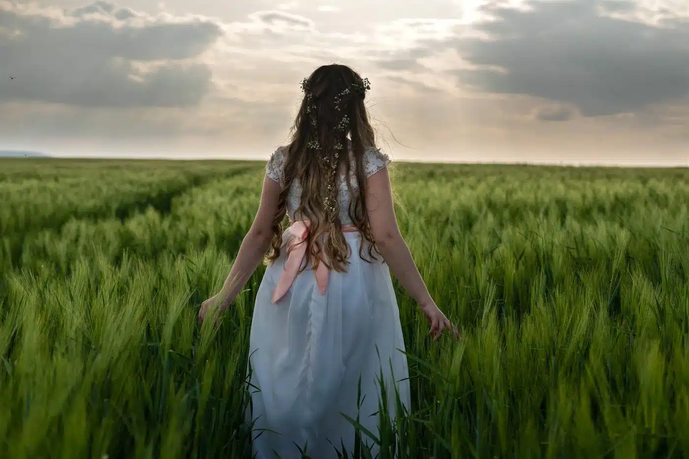 Cours photo Portrait en lumière naturelle dans un champ de blé en Alsace